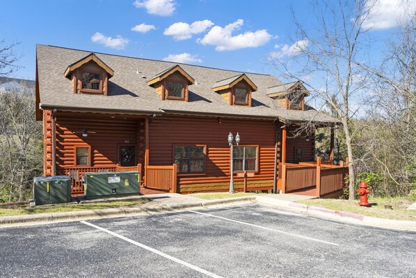 Spacious Cabin Near Tanger Outlets and HWY 76 Entertainment District!