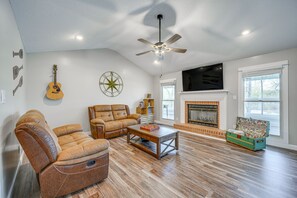 Living Room | Free WiFi | Single-Story Property