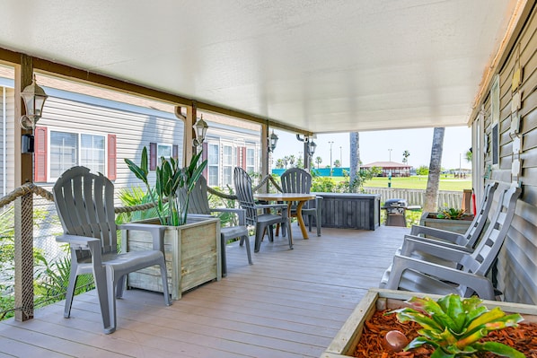 Port Isabel Vacation Rental | 1BR | 1BA | 420 Sq Ft | 4 Steps Required