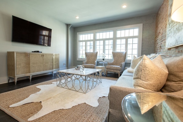 Stylish Living Room with Comfortabe Seating + Smart Tv