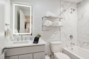 Full Bathroom with Tub
