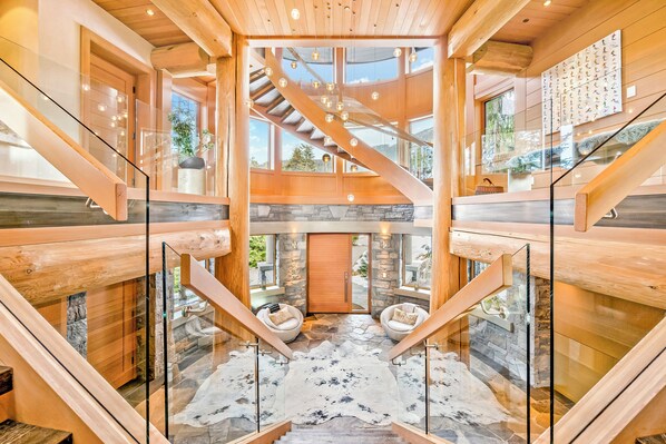Grand foyer