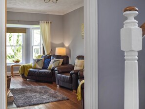 Living area | Gymmin House, Pendine