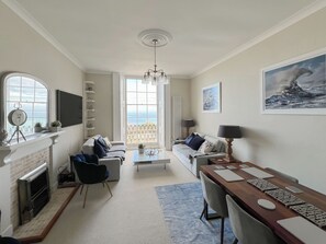 Living room/dining room | Admiral&rsquo;s Lookout, Ilfracombe