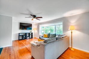Living Area | Smart TV | Fireplace (Decorative Only)