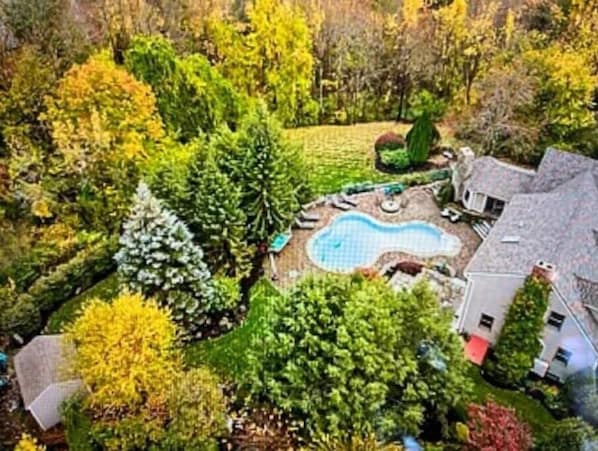 A true sanctuary with total privacy and heated pool 10 minutes from downtown