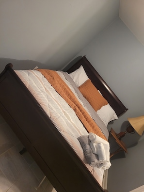 Bedroom 1 Queen size bed