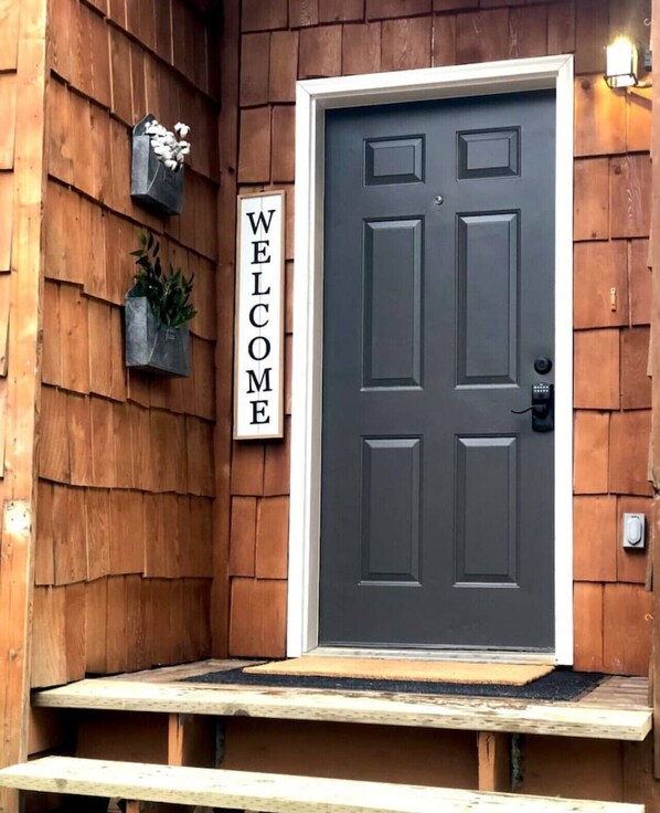 Welcome to our cozy lakeside escape!