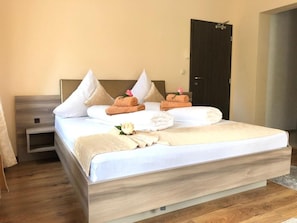 Deluxe Dreibettzimmer mit eigenem Bad