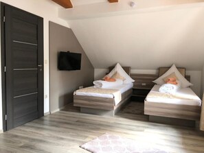 Basic Dreibettzimmer mit Gemeinschaftsbad-Basic Dreibettzimmer mit Gemeinschaftsbad