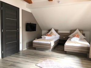 Basic Dreibettzimmer mit Gemeinschaftsbad-Basic Dreibettzimmer mit Gemeinschaftsbad
