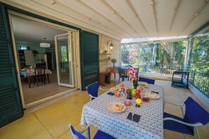 Outdoor dining