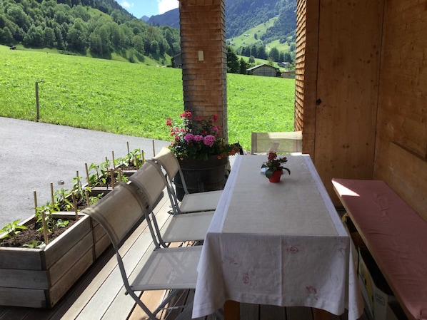 Outdoor dining