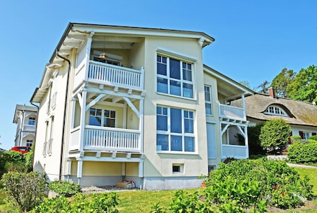 Ferienwohnung mit Balkon 500 m bis zum Strand (VB)