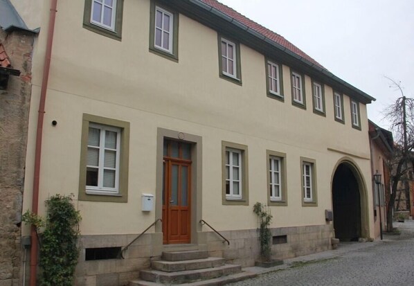 Außenseite Ferienhaus [Sommer]