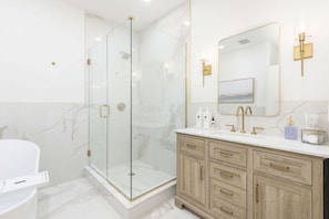 MasterMaster Bathroom with Soaking tub & Custom Hollyhock Body wash & Shampoo Bathroom with Soaking tub!
