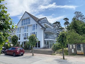 Strandstraße 8/10