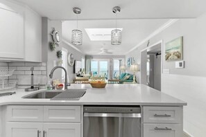 Oceanview - Kitchen!
