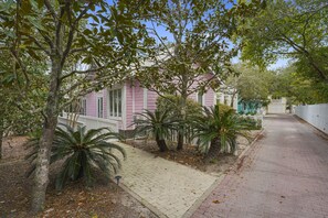 LOCATED IN ROSEWALK AND JUST 176 YARDS TO PRIVATE BEACH ACCESS