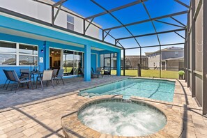 Refreshing Pool area of the home in Kissimmee - Vibrant Atmosphere in the completely sunbathed space - A Beautiful 8 persons Pool side Dinning under the shade - Stunning Pool with Hot tub - Cozy Beach Chairs Available to Relax