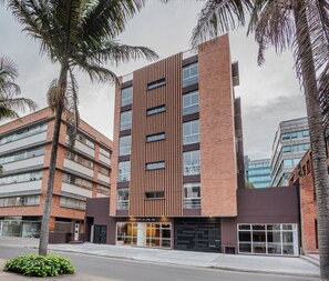 Vista frontal de la propiedad