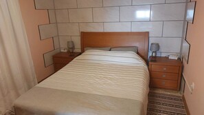 Master bedroom (1)