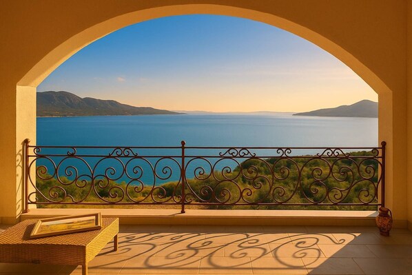 Wake up to uninterrupted views of the deep blue Aegean Sea.

