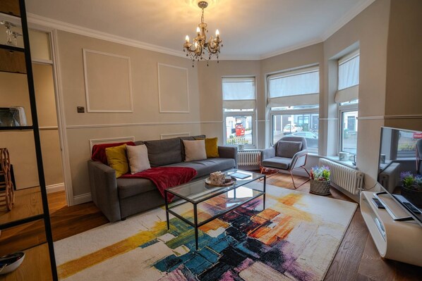 Stylish & Spacious Living Room
