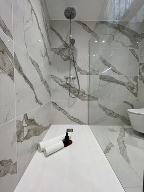 Bathroom 1 (1)