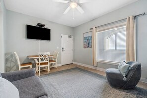 Welcome to Escapes! To the Shores 802