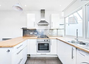 Full kitchen