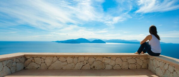 Welcome to Heliopetra Luxury Villa with magnificent views of the Ionion Sea!