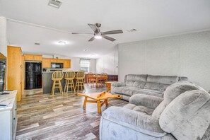 Living Room | Central Air Conditioning & Heating | Smart TV w/ Streaming Service