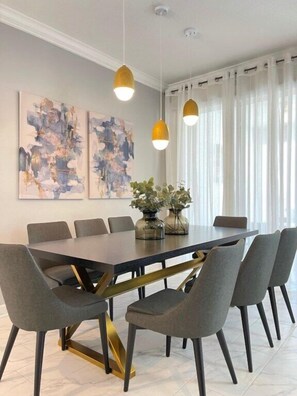 Dining area image 3