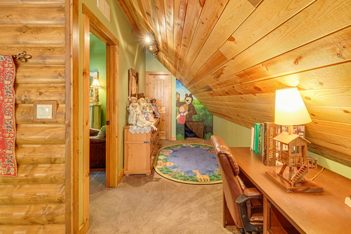 Family-Friendly Forest Lakes Retreat w/ Fire Pit!