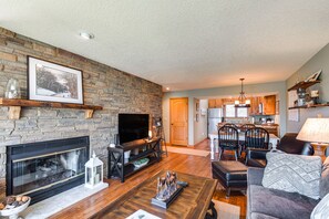 Living Room | Main Level | Fireplace (Decorative Only) | Smart TV
