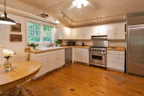 sub zero fridge and viking range