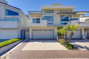 Townhouse Exterior | Rooftop Deck | Balconies | Filtered Ocean Views