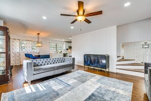 Living Room | 1st Floor | Smart TV | Central A/C & Heating | Free WiFi