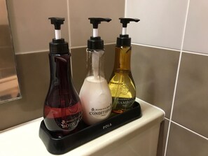 Bathroom amenities