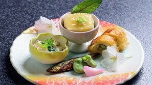 Comida y bebida