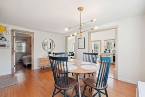 Dining room with 4-person dining table