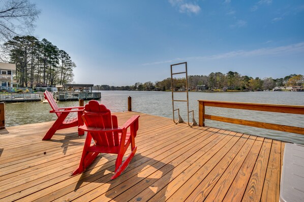 New London Vacation Rental | 3BR | 2BA | 2 Steps to Enter | 1,775 Sq Ft
