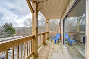 Private Balcony | Self Check-In | 0.6 Mi to Beech Mountain Ski Resort