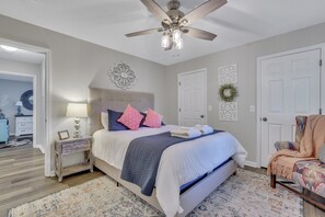 Queen bedroom 