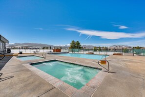 Club MeadowRidge | Community Pool & Hot Tubs