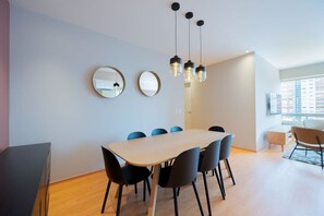 Modern and sophisticated dining room