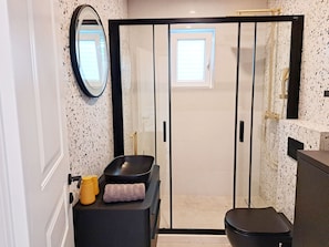Bathroom No1 - ground floor