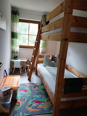 Ferienwohnung Nr. 2 für 6 Personen-Kinderzimmer Wohnung 2