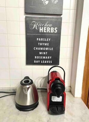 Kaffee und/oder Kaffeemaschine